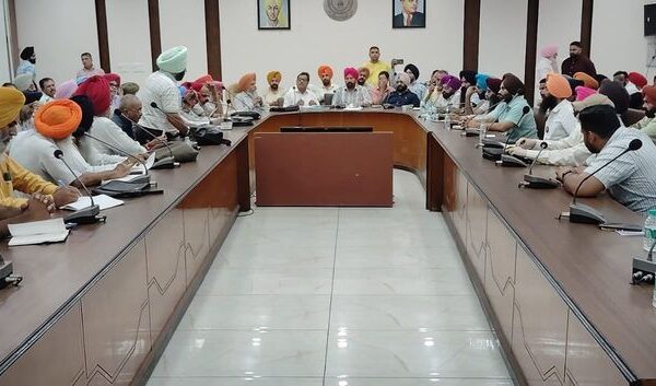 ਕਰਮਚਾਰੀਆਂ ਦਾ ਵਿਰੋਧ: ਕਰਮਚਾਰੀਆਂ ਦਾ ਵਿਰੋਧ: ਗੱਠਜੋੜ ਦਾ ਵਿਰੋਧ ਪ੍ਰਦਰਸ਼ਨ ਜਾਰੀ ਹੈ.