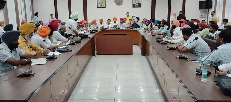 ਕਰਮਚਾਰੀਆਂ ਦਾ ਵਿਰੋਧ: ਕਰਮਚਾਰੀਆਂ ਦਾ ਵਿਰੋਧ: ਗੱਠਜੋੜ ਦਾ ਵਿਰੋਧ ਪ੍ਰਦਰਸ਼ਨ ਜਾਰੀ ਹੈ.