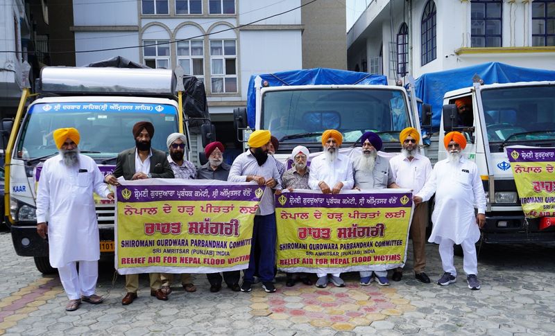ਹੜ੍ਹ ਪੀੜਤਾਂ ਲਈ ਰਾਹਤ ਸਮੱਗਰੀ ਦੇ ਚਾਰ ਟਰੱਕ ਲੈ ਕੇ ਨੇਪਾਲ ਪੁੱਜਾ SGPC ਦਾ ਵਫ਼ਦ