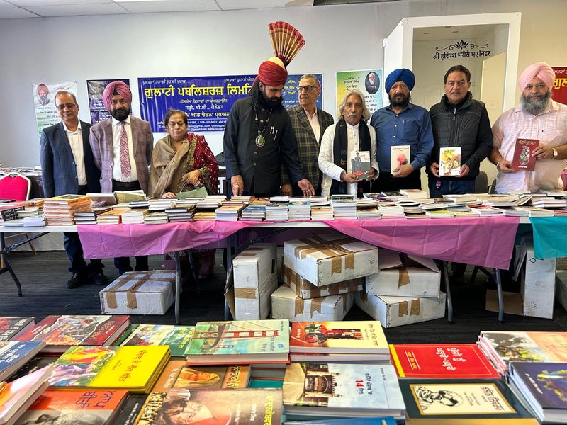 ਕੈਨੇਡਾ ਦੀ ਕਿਤਾਬ; ਪ੍ਰਮੁੱਖ ਸਾਹਿਤਕਾਰਾਂ ਤੇ ਲੇਖਕਾਂ ਦੀਆਂ ਪੁਸਤਕਾਂ ਸ਼ਾਮਲ