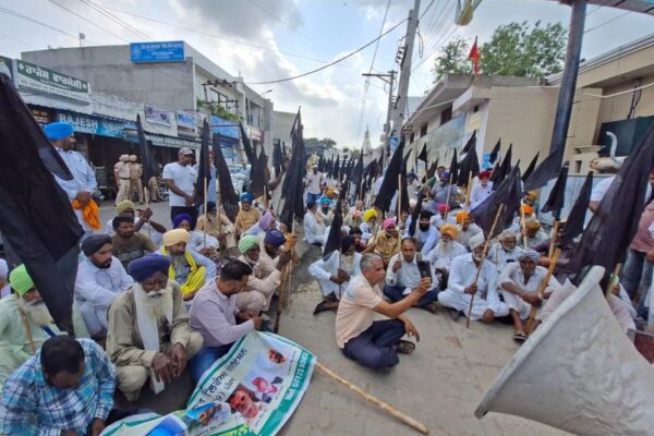 ਵੱਧ ਉਜਰਤਾਂ ਦੀ ਮੰਗ: ਵਧੇਰੇ ਤਨਖਾਹ ਦੀ ਮੰਗ।