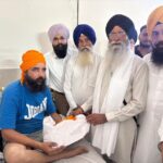 ਕਾਰਕੁੰਨ ਮੋਹਨਜੀਤ ਸਿੰਘ: ਇੱਕ ਕਾਰਕੁੰਨ ਮੋਹਨਜੀਤ ਸਿੰਘ ਨੇ ਇੱਕ ਵਾਰ ਫਿਰ ਆਪਣੇ ਨਾਮ ‘ਤੇ ਇੱਕ ਹੋਰ ਵਿਅਕਤੀ ਦੀ ਭੂਮਿਕਾ ਨਿਭਾਈ ਹੈ।