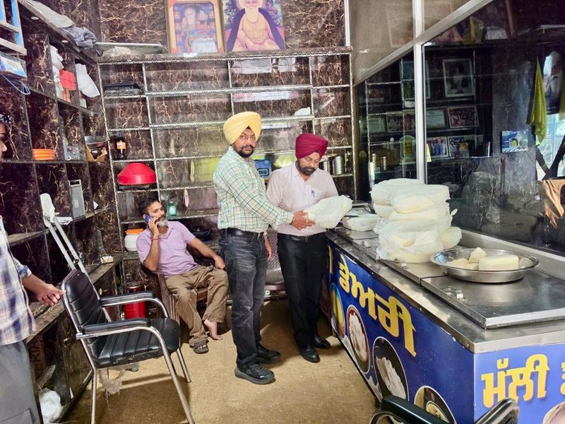 ਸਿਹਤ ਵਿਭਾਗ ਨੇ ਛਾਪੇਮਾਰੀ: ਸਿਹਤ ਵਿਭਾਗ ਵੱਲੋਂ ਛਾਪੇਮਾਰੀ: 70 ਤੋਂ ਵੱਧ