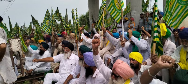 ਰੇਲਵੇ ਟਰੈਕ ਨਾਕਾਬੰਦ: ਰੇਲਵੇ ਟਰੈਕ ਨਾਕਾਬੰਦ: ਨਨਰਨਾਨਭ ਾਾਾਾਾਾਾਾਾਾਾਾਾਾਾਾਾਾਾਾਾਾਾਾਾਾਾਾਾਾਾਾਾਾਾਾਾਾਾਾਾਾਾਾਾਾਾਾਾਾਾਾਾਾਾਾਾਾਾ-ਆਾਾਾਾਾਾਾਾਾਾਾਾਾ-ਅਰਾਵਾਰਾਦੇ ਦੇ ਦਾਦਾਦਾਰਾਉਂਦ
