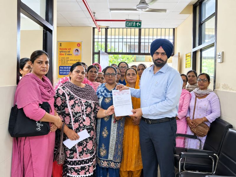 ਆਸ਼ਾ ਵਰਕਰਾਂ ਵੱਲੋਂ ਸਿਵਲ ਸਰਜਨ ਦਫ਼ਤਰ ’ਚ ਪ੍ਰਦਰਸ਼ਨ