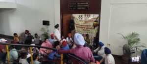 ਯੂਨੀਵਰਸਿਟੀ ਅਧਿਆਪਕਾਂ ਦੀ ਹੜਤਾਲ: ਯੂਨੀਵਰਸਿਟੀ ਅਧਿਆਪਕਾਂ ਦੀ ਹੜਤਾਲ: ਯੂਨੀਵਰਸਿਟੀ ਅਧਿਆਪਕਾਂ ਦੀ ਹੜਤਾਲ: ਵਿਦਿਆਰਥੀ ਇਕ ਵਾਰ ਫਿਰ ਕੰਮ ਕਰਨਗੇ