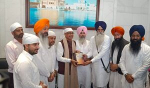 ਕੇਂਦਰੀ ਖੇਤੀਬਾੜੀ ਮੰਤਰੀ ਸ਼ਿਵਰਾਜ ਚੌਹਾਨ ਸ੍ਰੀ ਹਰਿਮੰਦਰ ਸਾਹਿਬ ਵਿਖੇ ਹੋਏ ਨਤਮਸਤਕ