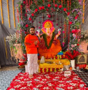 ‘ਕੋਈ ਵੀ ਧਰਮ ਨ�਼ਰਤ ਨਹੀਂ ਸਿਖਾਉਂਦਾ.”. ,ਧਰਮਾਂ ਦੀਆਂ ਸਰਹੱਦਾਂ ਤੋੜ ਕੇ ਮੁਸਲਿਮ ਨ ਜਵਾਨ ਸ਼ਹਿਬਾਜ਼ ਨੇ ਘਰ ‘ਚ ਸਥਾਪਤ ਕੀਤੀ ਭਗਵਾਨ ਗਣੇਸ਼ ਦੀ ਮੂਰਤੀ