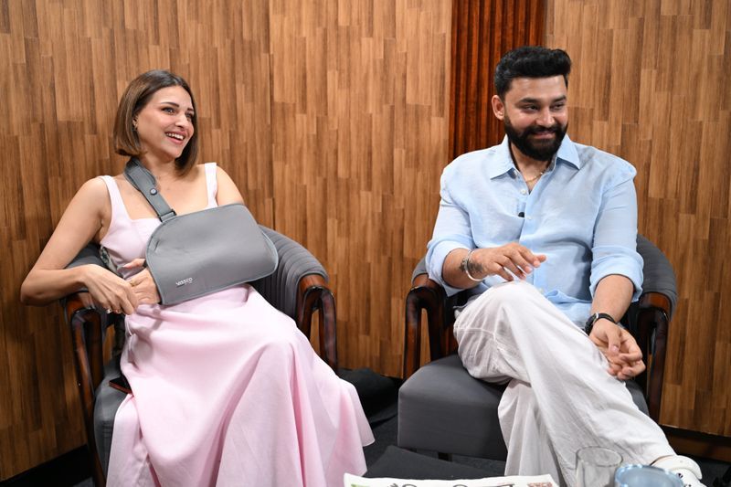 ਐਡਵੋਕੇਟ ਚੌਹਾਨ: ਯਾਦ ਰੱਖੋ ਕਿ ਤੁਸੀਂ ਆਪਣੇ ਪਿਤਾ ਦੀ ਤਰਫੋਂ ਅਸਤੀਫਾ ਦੇ ਸਕਦੇ ਹੋ। ਨਵਾਬਾਜਵਾ ਹਿਮਾਂਸ਼ੀ ਖੁਰਾਣਾ ਨੇ ਉਨ੍ਹਾਂ ਦਾ ਚਿਹਰਾ ਦੇਖਿਆ ਹੈ।