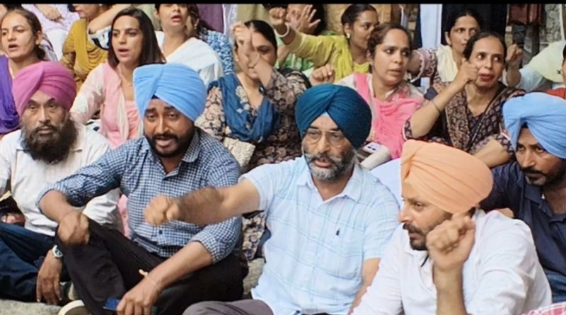 ਅਧਿਆਪਕਾਂ ਦਾ ਰੋਸ : ਅਧਿਆਪਕਾਂ ਦਾ ਰੋਸ ਮੁਜ਼ਾਹਰੇ : ਅਧਿਆਪਕਾਂ ਦਾ ਰੋਸ ਮੁਜ਼ਾਹਰੇ