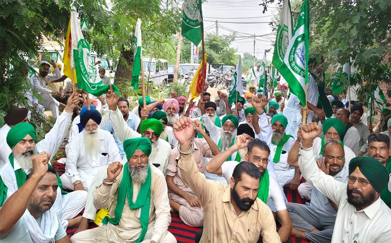 ਨਿਰਵਿਘਨ ਬਿਜਲੀ ਸਪਲਾਈ ਲਈ ਚੱਕਾ ਜਾਮ ਕੀਤਾ