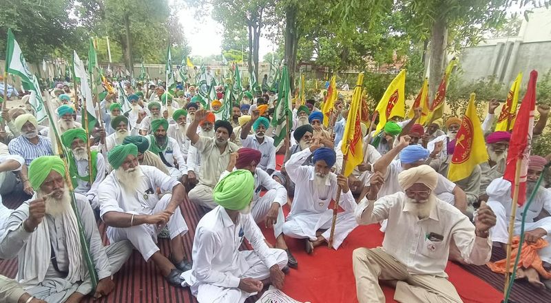 ਪਾਵਰਕਾਮ ਦਫ਼ਤਰ ਦੇ ਬਾਹਰ ਕਿਸਾਨਾਂ ਦਾ ਵਿਰੋਧ ਪ੍ਰਦਰਸ਼ਨ: ਪਾਵਰਕਾਮ ਦਫ਼ਤਰ ਦੇ ਬਾਹਰ ਕਿਸਾਨਾਂ ਦਾ ਵਿਰੋਧ ਪ੍ਰਦਰਸ਼ਨ