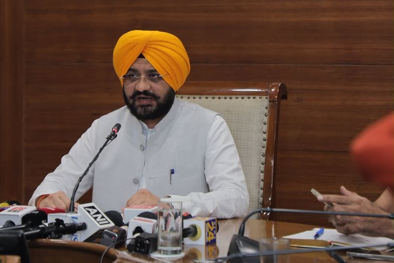 ਪੰਜਾਬ ਬਿਜਲੀ ਕੱਟ: ਥੋੜ੍ਹੇ ਸਮੇਂ ਲਈ ਬਿਜਲੀ ਕੱਟ।