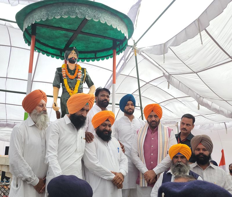 ਹਰਿਆਣਾ ਦੇ ਮੁੱਖ ਮੰਤਰੀ : ਹਰਿਆਣਾ ਦੇ ਮੁੱਖ ਮੰਤਰੀ ਆਪਣੇ ਸਿਹਤ ਮੰਤਰੀ ਵਜੋਂ ਸੇਵਾ ਨਿਭਾ ਚੁੱਕੇ ਹਨ।