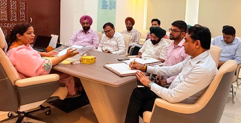 ਮੇਅਰ ਨੇ ਪੁੱਟੀਆਂ ਸੜਕਾਂ ਦੀ ਮੁੜ ਉਸਾਰੀ ਦੇ ਨਿਰਦੇਸ਼ ਦਿੱਤੇ