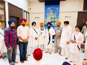 ਪੰਜਾਬ ਵਿਧਾਨ ਸਭਾ ਦੇ ਸਪੀਕਰ ਨੂੰ ਅਜਿਹਾ ਕਰਨ ਲਈ ਕਿਹਾ ਗਿਆ ਹੈ। ਭੱਦੀ ਸ਼ਬਦਾਵਲੀ ਵਰਤਣ ਦਾ ਦੋਸ਼
