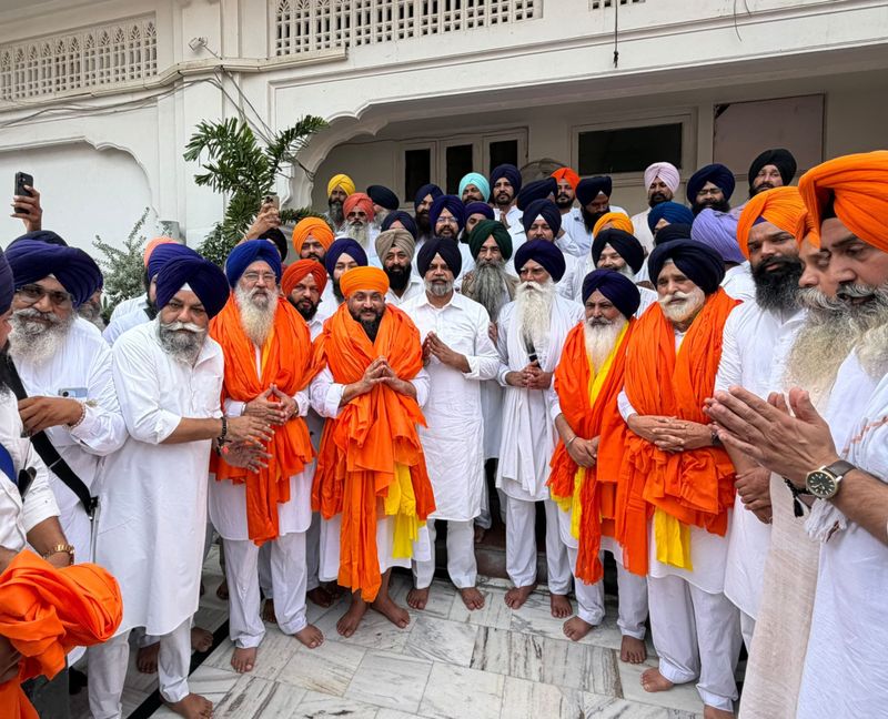 ਅਕਾਲੀ ਦਲ ਵਾਰਿਸ ਪੰਜਾਬ ਦੇ ਦਾ ਪਾਰਲੀਮਾਨੀ ਬੋਰਡ ਸ੍ਰੀ ਅਕਾਲ ਤਖ਼ਤ ਸਾਹਿਬ ਵਿਖੇ ਨਤਮਸਤਕ