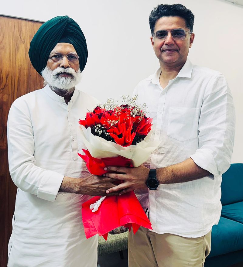 ਸੰਸਦ ਮੈਂਬਰ ਡਾ ਅਮਰ ਸਿੰਘ ਨੇ ਕਿਹਾ ਕਿ ਉਹ ਆਪਣੇ ਬੇਟੇ ਦੇ ਨਾਲ ਹਨ।