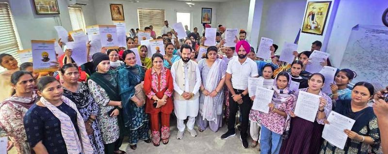 47 ਆਂਗਣਵਾੜੀ ਹੈਲਪਰਾਂ ਨੇ ਉਨ੍ਹਾਂ ਦੇ ਹੱਥਾਂ ਵਿੱਚ ਕੰਮ ਕੀਤਾ