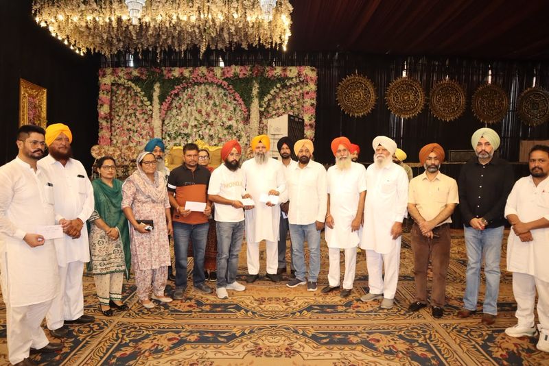 ਮਨਵਿੰਦਰ ਸਿੰਘ ਗਿਆਸਪੁਰਾ ਦੇ ਵਿਧਾਇਕ ਨੂੰ 109 ਐਵਾਰਡ ਦਿੱਤਾ ਗਿਆ ਹੈ।