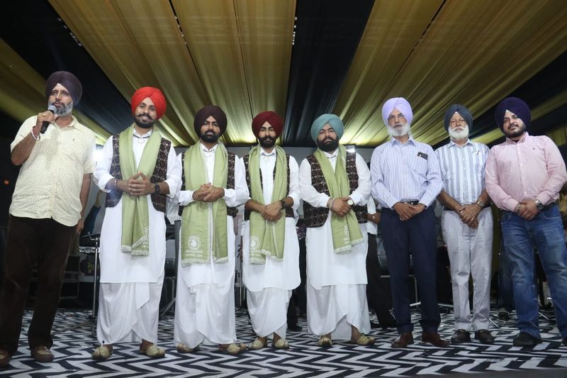 ਪੰਜਾਬੀ ਸਾਹਿਤ: ਨ ਵਾਦੀ ‘ਚ ਪਰਜਾਬੀ ਗਾਯਕਾਂ ਨ ਨ ਺ਫਨ਀ ਨ੨ੇਨਚਰਕ ਰਗ ਬਿਖ੩ਨ੩