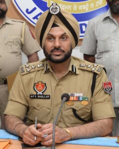 ਅੰਮ੍ਰਿਤਸਰ ਦੇ ਮੁੱਖ ਮੰਤਰੀ ਗੁਰਪ੍ਰੀਤ ਸਿੰਘ ਭੁੱਲਰ ਨੇ ਆਪਣੇ ਬੇਟੇ ਨਾਲ ਨੇੜਿਓਂ ਕੰਮ ਕੀਤਾ ਹੈ।