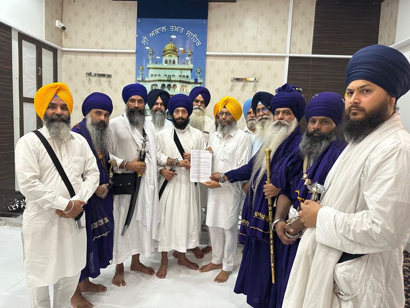 ਐਸਜੀਪੀਸੀ ਵੱਲੋਂ ਸ੍ਰੀ ਅਕਾਲ ਤਖ਼ਤ ਸਾਹਿਬ ਦੇ ਅਗਲੇ ਹੁਕਮਾਂ ਤੱਕ ਪਾਵਨ ਸਰੂਪ ਵਿਦੇਸ਼ ਨਾ ਭੇਜਣ ਦਾ ਫ਼ੈਸਲਾ