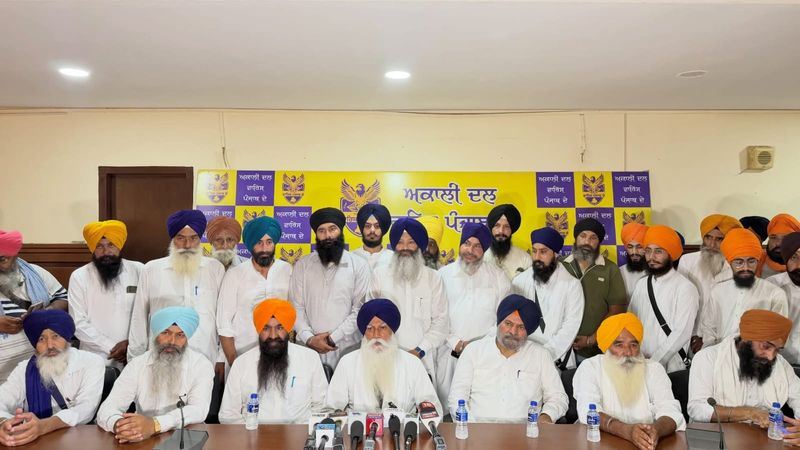 ਸਾਬਕਾ ਵਿਧਾਇਕ ਡਾ. ਦਲਬੀਰ ਸਿੰਘ ਵੇਰਕਾ ਅਤੇ SGPC ਮੈਂਬਰ ਬਿਕਰਮਜੀਤ ਸਿੰਘ ਕੋਟਲਾ ਅਕਾਲੀ ਦਲ ‘ਵਾਰਿਸ ਪੰਜਾਬ ਦੇ’ ਵਿੱਚ ਸ਼ਾਮਲ