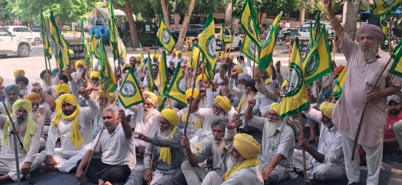 ਲੁਧਿਆਣਾ ‘ਚ ਬੀਕੇਯੂ ਉਗਰਾਹਨ ਦਾ ਵਿਰੋਧ ਪ੍ਰਦਰਸ਼ਨ: ਉਨ੍ਹਾਂ ਦਾ ਕਹਿਣਾ ਹੈ ਕਿ ਉਹ ਆਪਣੇ ਦੇਸ਼ ‘ਚ ਵਿਰੋਧ ਪ੍ਰਦਰਸ਼ਨ ਕਰ ਰਹੇ ਹਨ
