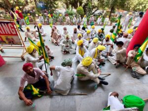 ਕਿਸਾਨ ਵਿਰੋਧ ਪ੍ਰਦਰਸ਼ਨ: ਕਿਸਾਨਾਂ ਨੇ ਵਿਰੋਧ ਪ੍ਰਦਰਸ਼ਨ ਕੀਤਾ: ਕਿਸਾਨਾਂ ਨੇ ਆਪਣੇ ਵਿਰੋਧ ਪ੍ਰਦਰਸ਼ਨ ਵਿੱਚ ਕਿਹਾ, “ਕਿਸਾਨਾਂ ਲਈ ਅੰਦੋਲਨ”