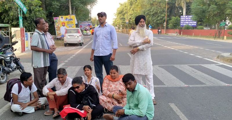 ਅਣਮਿੱਥੇ ਸਮੇਂ ਲਈ ਵਿਰੋਧ: ਸਰਪ੍ਰਸਤਾਂ ਨੇ ਆਪਣਾ ਫੈਸਲਾ ਜਾਰੀ ਰੱਖਿਆ