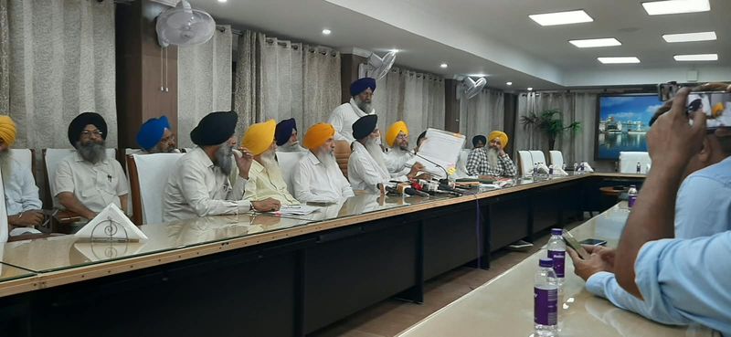 ਬਹਿਰੀਨ ਮਾਮਲਾ: ਸ਼੍ਰੋਮਣੀ ਕਮੇਟੀ ਵੱਲੋਂ ਸਰਾਵਾਂ ਦੇ ਰਿਕਾਰਡ ‘ਚ ਛੇੜਛਾੜ ਦਾ ਖ਼ੁਲਾਸਾ; ਕਈ ਅਧਿਕਾਰੀਆਂ ’ਤੇ ਡਿੱਗ ਸਕਦੀ ਹੈ ਗਾਜ