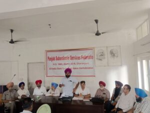 ਕਰਮਚਾਰੀ ਦੀਆਂ ਮੰਗਾਂ: ਕਰਮਚਾਰੀ ਮਹੱਤਵਪੂਰਨ ਫੈਸਲੇ ਲੈਣ ਦੀ ਪ੍ਰਕਿਰਿਆ ਵਿੱਚ ਨਹੀਂ ਹਨ.
