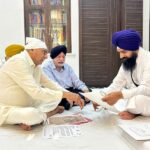ਸੱਜਣ ਕੁਮਾਰ ਨੇ ਆਪਣੇ ਚਿਹਰੇ ‘ਤੇ ਇਕ ਨਵਾਂ ਕੰਮ ਕੀਤਾ ਹੈ।