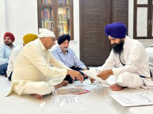 ਸੱਜਣ ਕੁਮਾਰ ਨੇ ਆਪਣੇ ਚਿਹਰੇ ‘ਤੇ ਇਕ ਨਵਾਂ ਕੰਮ ਕੀਤਾ ਹੈ।