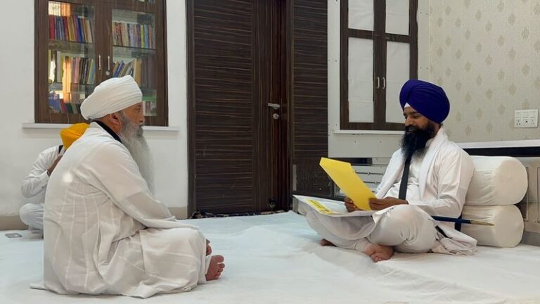 ਪੰਜਾਬ ਨਿਊਜ਼ (ਭਾਸ਼ਾ)— ਪੰਜਾਬ ਨਿਊਜ਼ ‘ਚ ਭਰਤੀ ਹੋਣ ਵਾਲੇ ਇਕ ਨਵੇਂ ਕਰਮਚਾਰੀ ਦੀ ਮੌਤ ਹੋ ਗਈ ਹੈ।