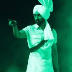 ਮੈਂ ਕਲਾਕਾਰ ਹਾਂ, ਨੇਤਾ ਨਹੀਂ; ਕਾਕਰੋਚ ਜਨਤਾ ਪਾਰਟੀ ਦੇ ਮੈਂਬਰ ਦਿਲਜੀਤ ਦੋਸਾਂਝ ਅਤੇ ਕਾਕਰੋਚ ਪਾਰਟੀ ਦੇ ਮੈਂਬਰ