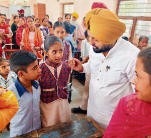 ਮੈਗਾ ਪੇਰੈਂਟ ਟੀਚਰ ਮੀਟਿੰਗ: ਅਧਿਆਪਕ ਸਿੱਖਿਆ ਲਈ ਯਤਨ.
