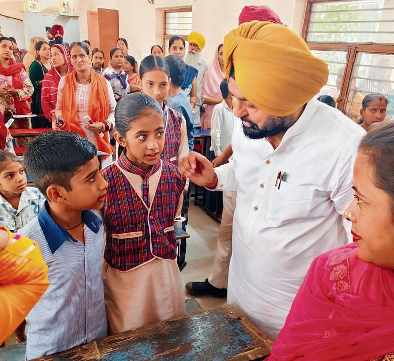 ਮੈਗਾ ਪੇਰੈਂਟ ਟੀਚਰ ਮੀਟਿੰਗ: ਅਧਿਆਪਕ ਸਿੱਖਿਆ ਲਈ ਯਤਨ.