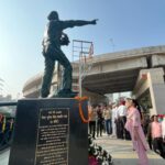 Outro nome ‘e tenha uma estátua de ano novo’ instalada