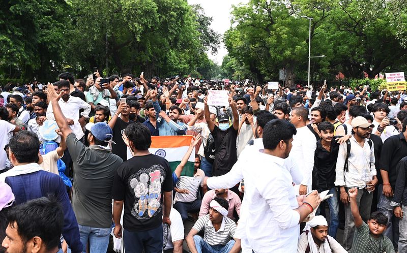 CJP ਵਿਰੋਧ: 20 ਸਾਲਾਂ ਤੋਂ ਵੱਧ ਦੇ ‘ਐਡਮਿਟ ਕਾਰਡ’ ਨਾਲ ਇੱਕ ਹੋਰ ਕਤਾਰ ਬਣਾਓ