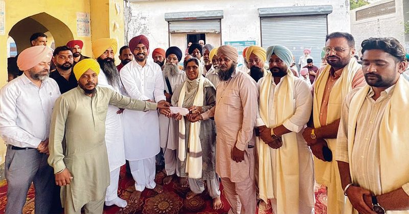 Subsídio para Dalla Panchayat: Manukke agradece Dalla Panchayat por 45 anos