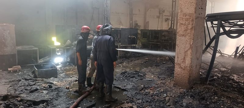 Grande incêndio em fábrica de borracha: Grande incêndio em fábrica de borracha