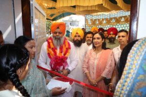 अलुना मियाना च Clínica Aam Aadmi e outros