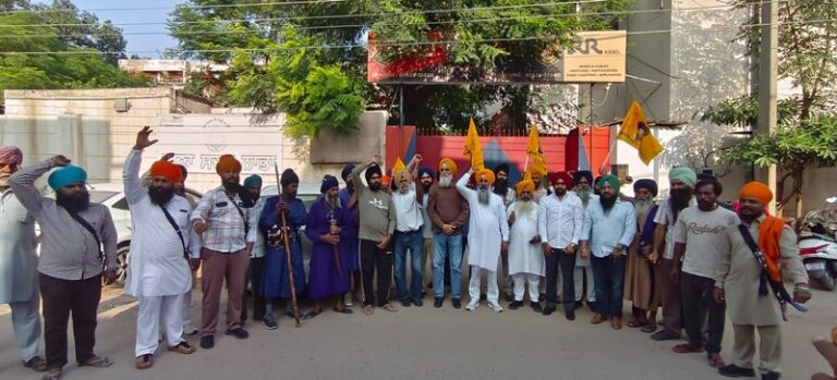 ਪੰਜਾਬ ਦੇ ਹੋਮ ਮਨ ਦੇ ਪੋਸਟਰ ਪਾੜਨ ਦੇ ਸਥਾਨਕ 'ਚ ਸਥਿਤੀ ਕਾਰਕੁਨ ਸਥਾਨਕ, ਸੁਣੋ